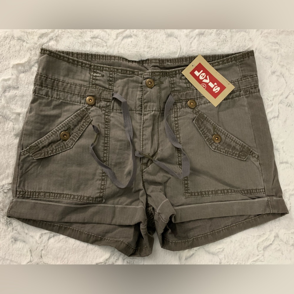 Levi’s army green shorts